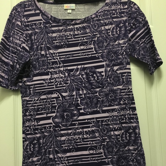 LuLaRoe Tops - Small LLR Gigi amazing purple floral.  Romantic.